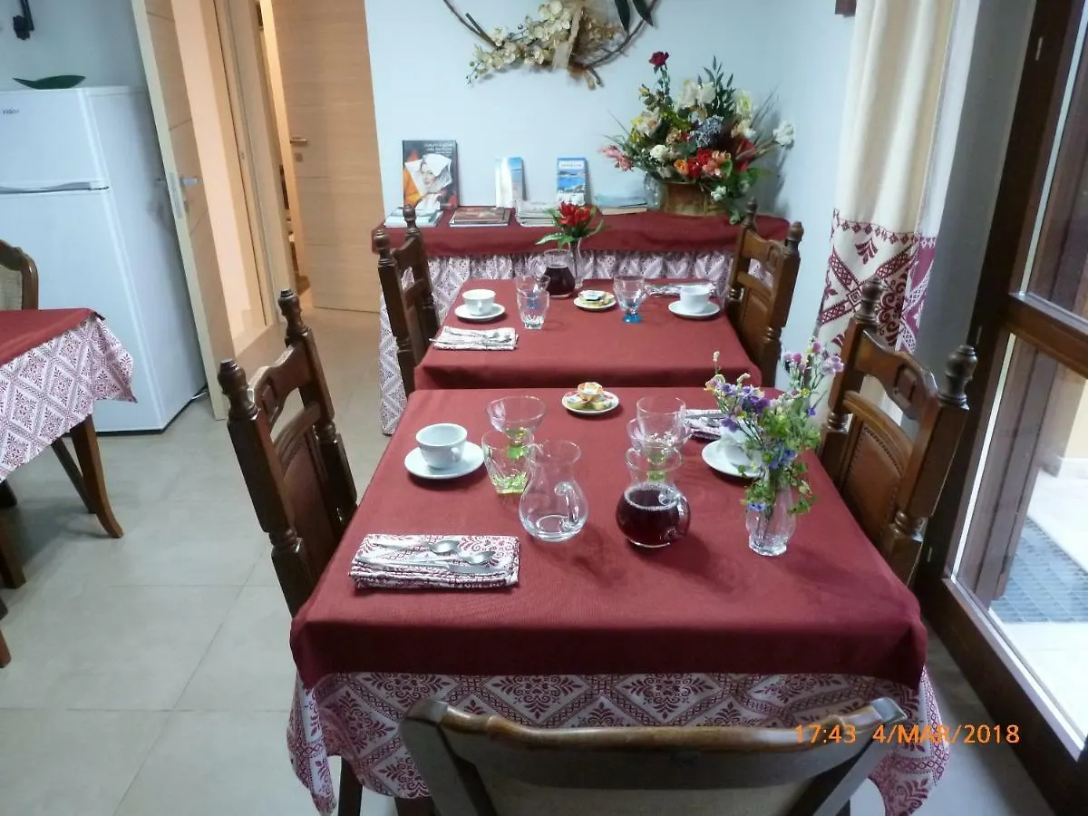Emozioni D'Estate Bed & Breakfast Pula
