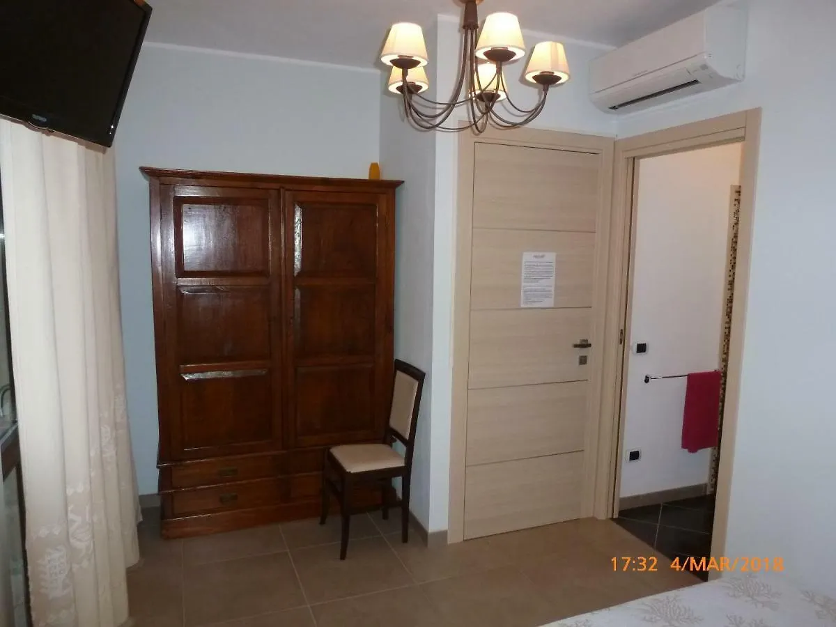 Emozioni D'Estate Bed & Breakfast Pula