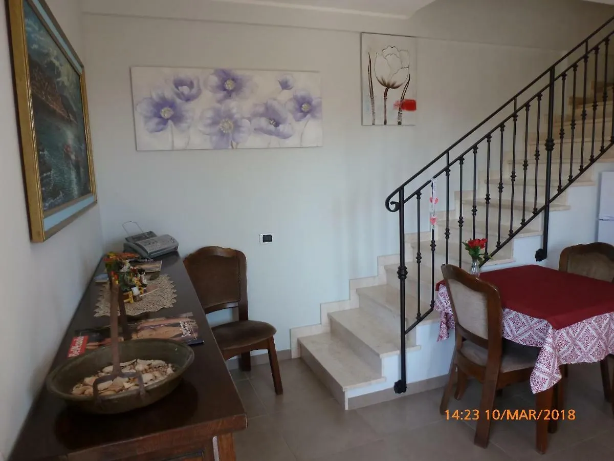 Emozioni D'Estate Bed & Breakfast Pula