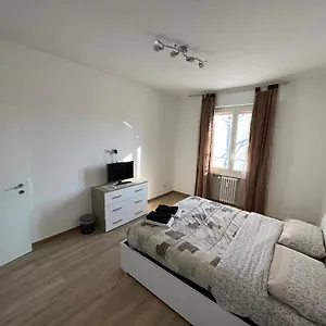 https://paul-house.italymilanhotels.net
